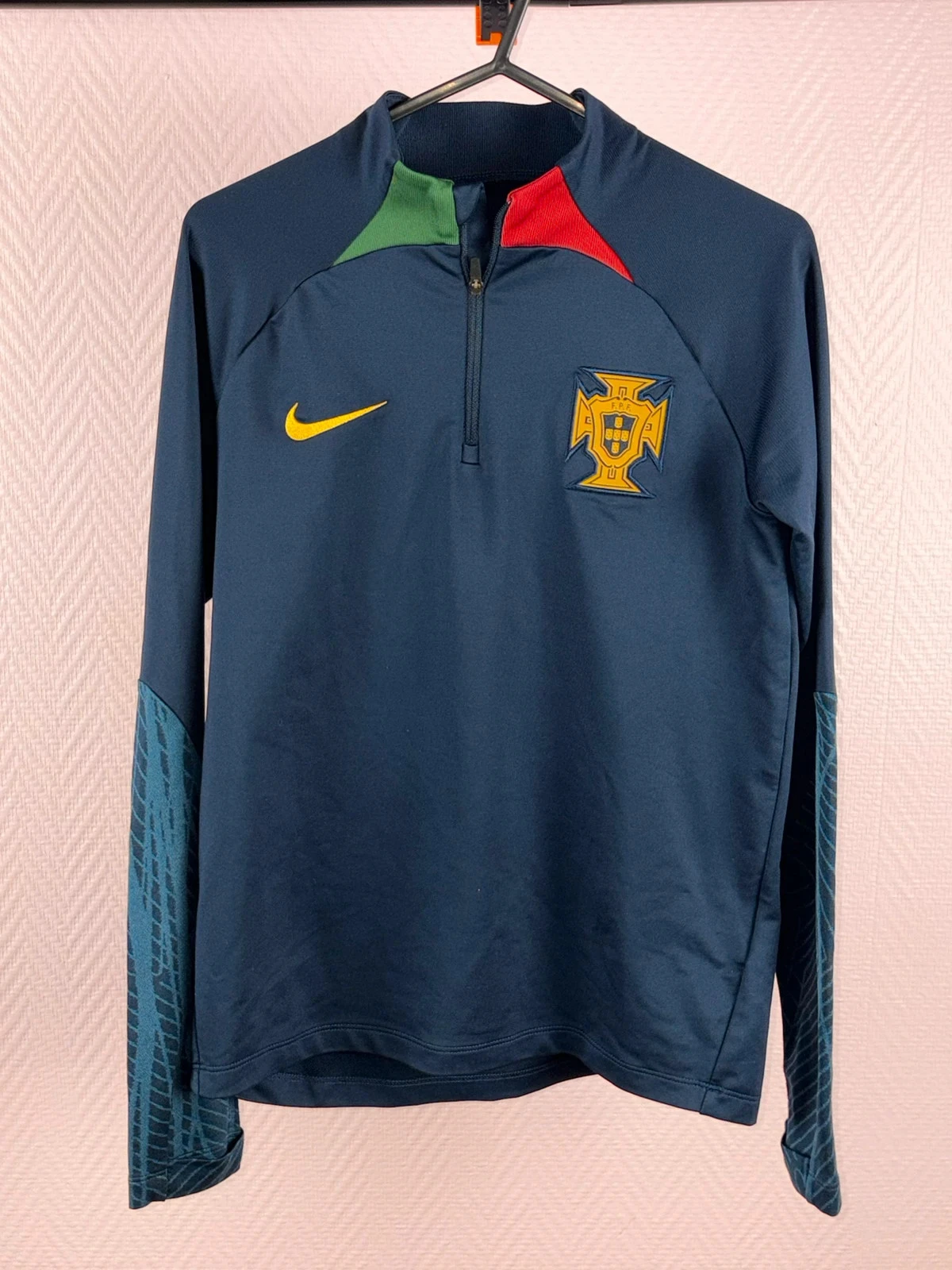 Pulé leve Nike para futebol masculino tamanho 10/11 anos – photo 2